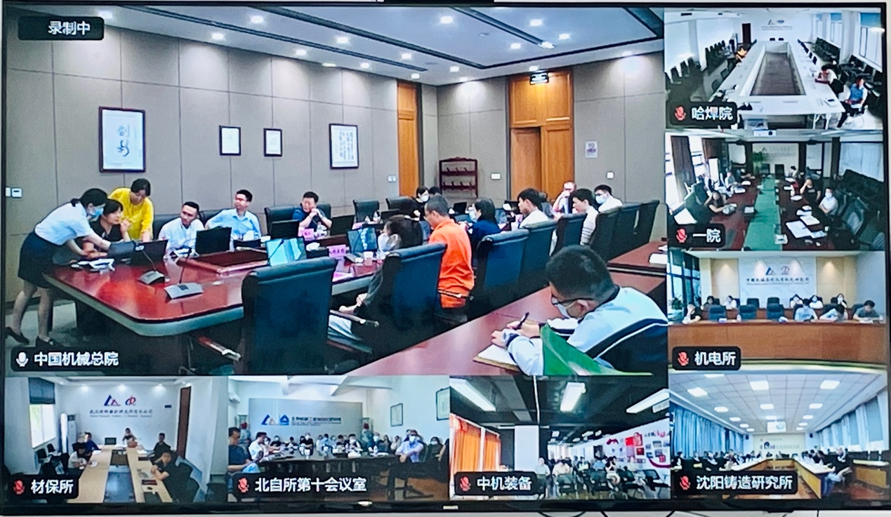 一群人在房间里
低可信度描述已自动生成